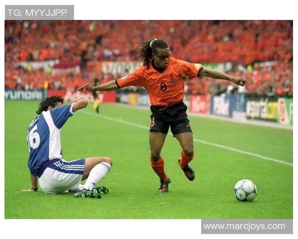 荷兰足球明星阿迈的传奇之路与辉煌成就揭秘