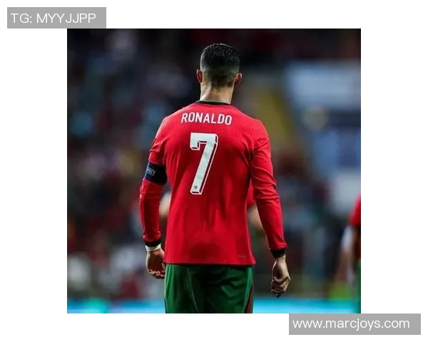 古代足球明星头像女性形象的艺术再现与文化解读