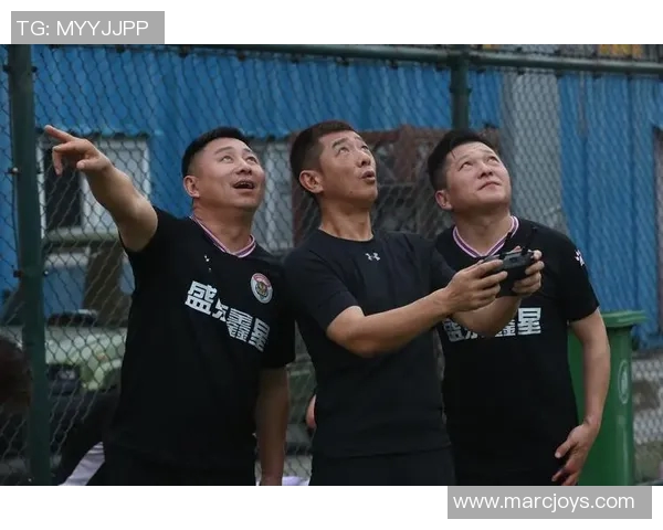 成都足球队荣登足球团队协作排行榜第七位展现团队精神与实力