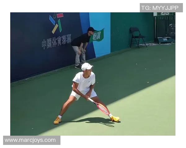 杨敏独家分享网球技巧与心得助你提升球技的秘密之道