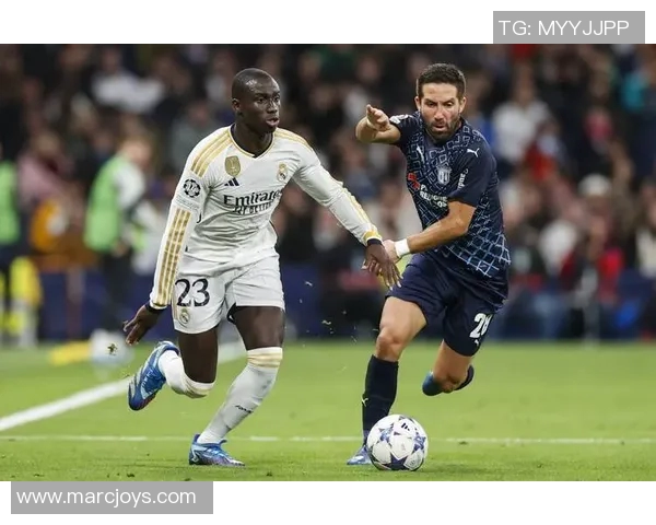 被打巴掌的足球明星背后的故事与荣耀之路 被打巴掌的足球明星背后的故事与荣耀之路