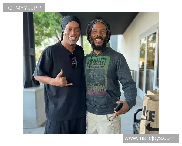 小罗与大罗的足球传奇对决与友谊揭秘足球世界的双子星光辉岁月